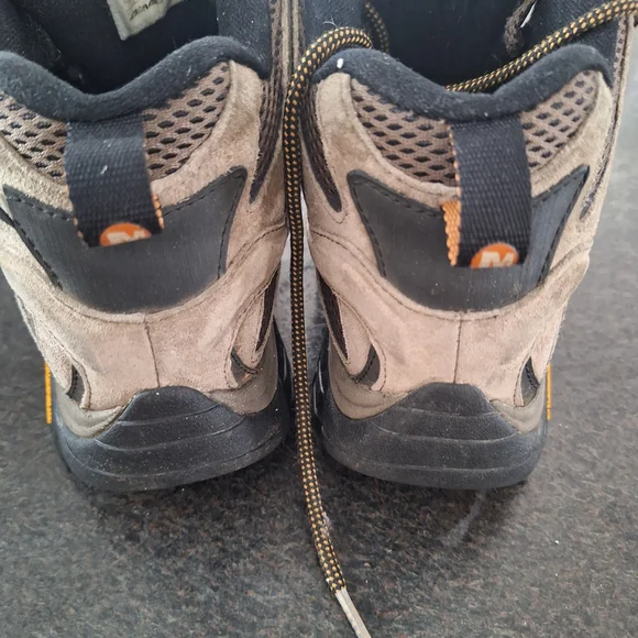 Merrell Men's Tan and Black Hiking Boots - Picture 5 of 8